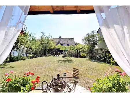 gavisse : belle maison de charme avec jardin paysage
