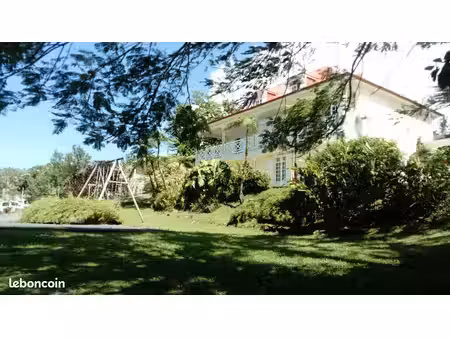 a louer : maison à saint-claude  type f5