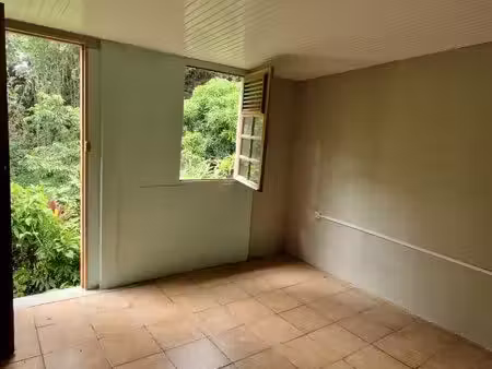 appartement 3 chambres gros morne + jardin+ parking (toutes charges comprises) 720 euros