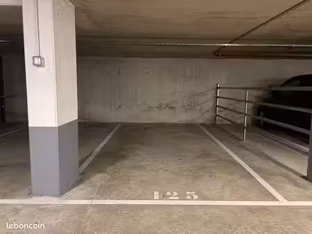 box fermé à l'achat – sarcelles centre-ville – proche tramway a débattre