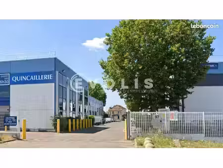 local d'activité 634 m²
