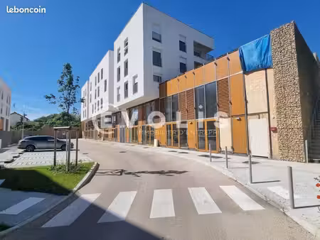 local d'activité 93 m²