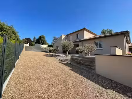 vente maison 5 pièces 150 m² à beauregard-l'evêque (63116)  439 000 €