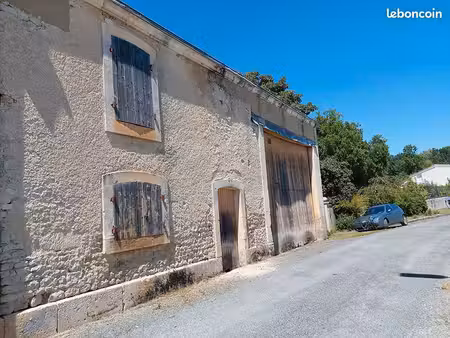 bâtiment 3 pièces 341 m²
