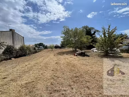 terrain 375 m² le thou