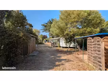 grand terrain avec mobil-home et caravanes à 300 mètres de la plage