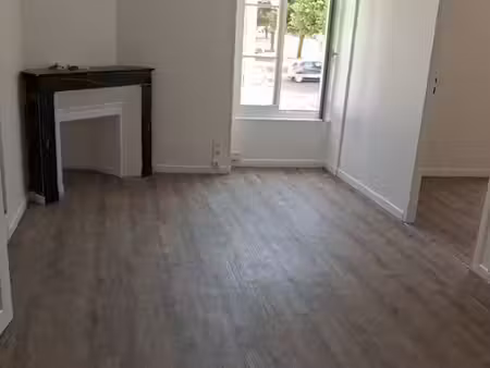 loue appartement les aix d' angillon 50m² 430