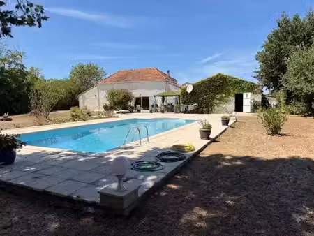 vente maison 4 pièces 156 m² à saint-laurent-de-la-pree (17450)  450 000 €