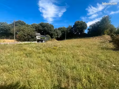 terrain 1 326 m² lascaux