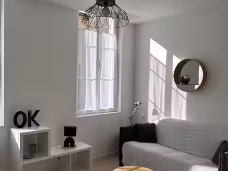 studio renové et meublé