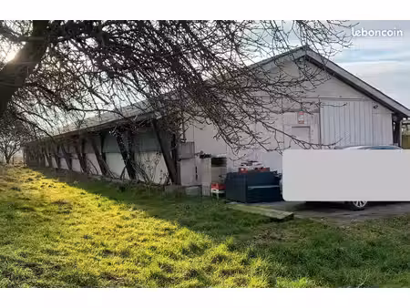 loue un hangar ou entrepôt de 340 m² isolé