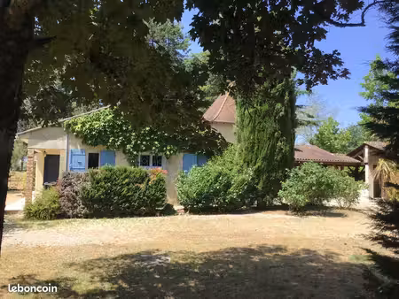 plain pied proche bergerac nord est piscine panneaux solaire clim environnement calme