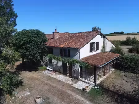 maison de campagne au calme avec 3 chambres et terrain