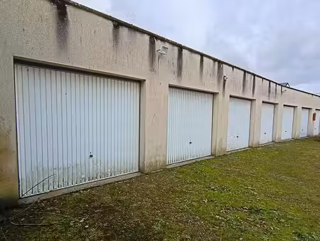 gisors - garage 17m2 dans cour fermée
