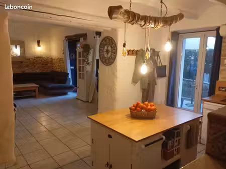 maison de village en pierre