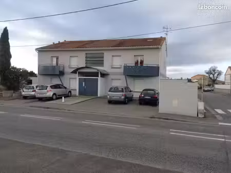 location t3 traversant de 67m2 à l'étage avec balcon dans petite résidence  sans frais d'a