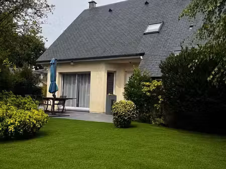 coup de coeur à quincampoix - belle maison familiale de 152 m2 avec double garage et 3 box