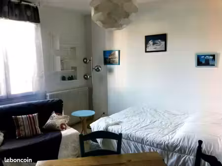 t1 pour étudiant(s) dans maison  1 personne ou couple avec jardinet