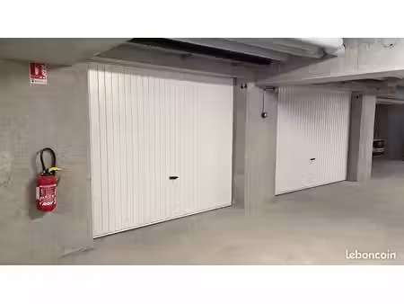 garage partagé (1 place louée sur 2)