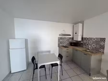 studio 1 pièce 27 m²