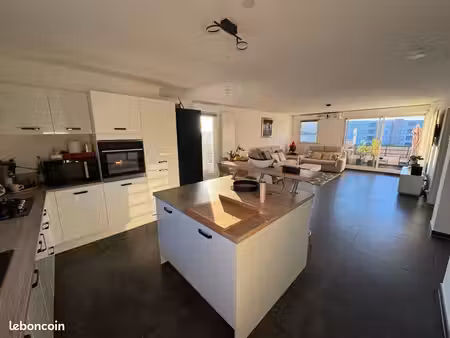 appartement moderne  très propre  prêt à habiter  avec de beaux extérieurs