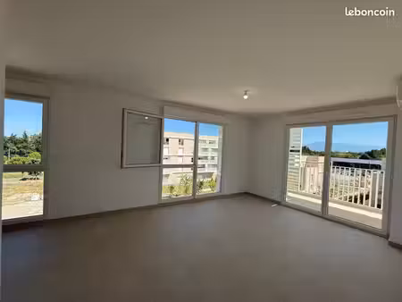 t2 neuf 46 m2 balcon dernier étage à louer