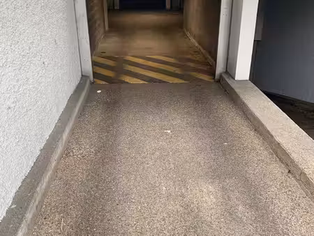 garage fermé en sous sol