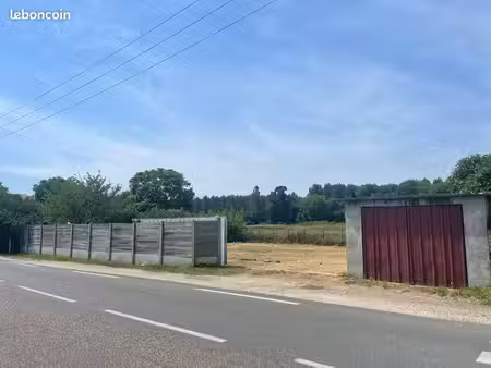 terrain 500m2 + box + hangar