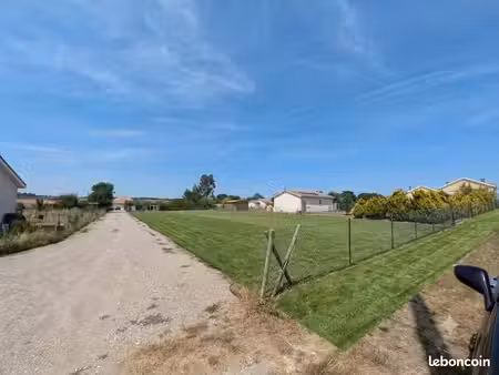 terrain constructible à blaye (villeneuve jongay)