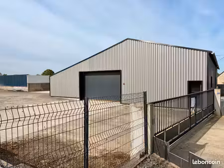 entrepôt 350 m² + terrain clôturé 1200 m²