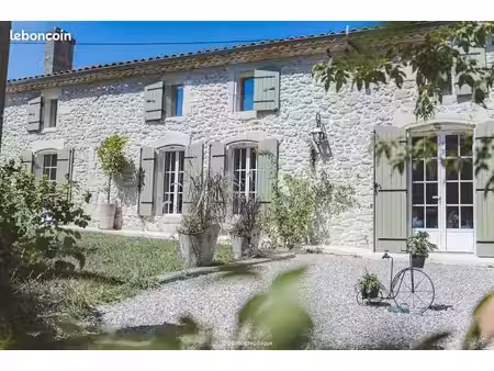 maison en pierre rénovée – 218 m² au sol – vue panoramique – 3 suites – exposotion sud jar