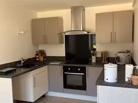 t3 dans maison divisée en 2 logements