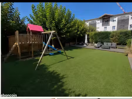 comme une maison t3 de 74 m² avec jardin privatif de 240 m²  piscine et parking – biscarro