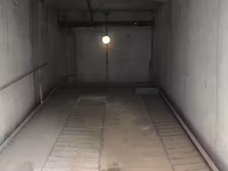 nantes centre – parking fermé quai de la fosse / chantiers navals