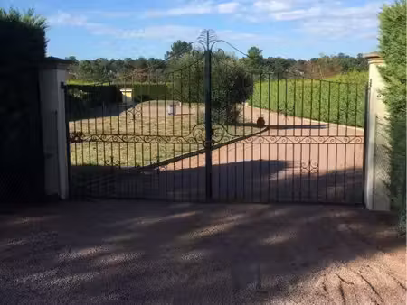 terrain à louer 14 par jour avec eau et électricité pour camping car et caravane