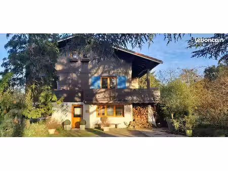 authentique chalet savoyard sur terrain arboré