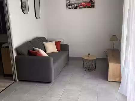 appartement meublé t2 – 46 m² – rdc avec terrasse et parking
