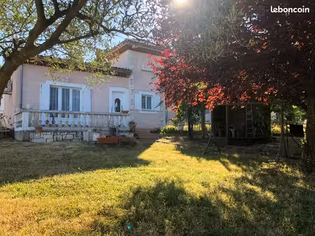 maison traditionnelle de plain-pied 92m² habitable envron sur terrainde 1165m piscinable