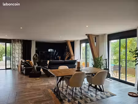 maison contemporaine avec 10 hébergements touristiques