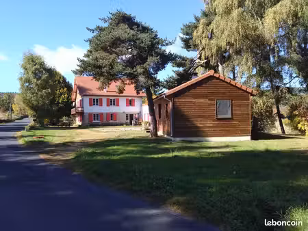 ancienne auberge de montagne avec dépendances