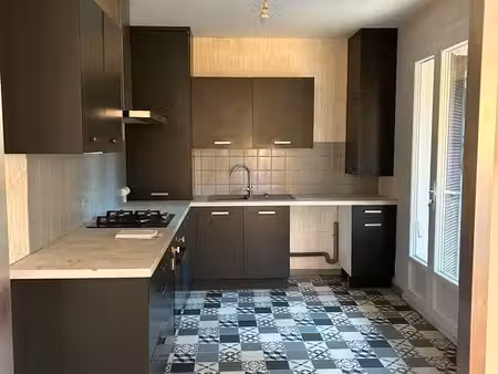 à louer – maison de plain-pied rénovée avec jardin et garage à villeneuve-sur-lot