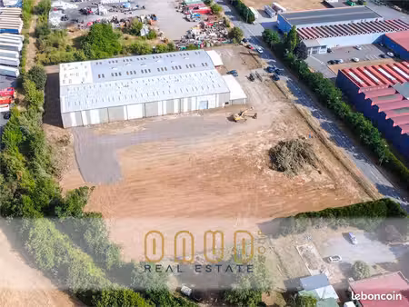 dépôt 3500 m²