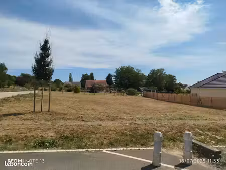 terrain 800 m²