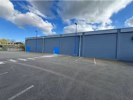 local commercial 1320 m² pre en pail