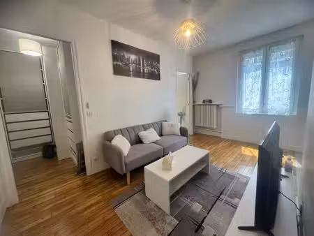 grand studio meublé avec coin nuit