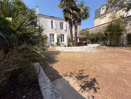 lucon (85)- coeur de ville - demeure bourgeoise xix d'exception 5 chambres avec piscine su