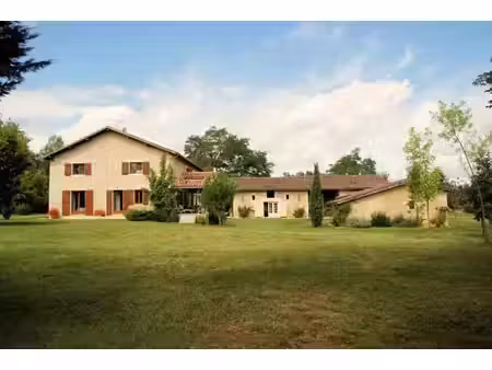 gers - belle maison de campagne avec piscine