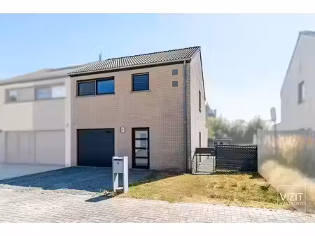 maison familiale récente avec 3 chambres  située dans un cul