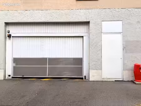 à louer – place de parking couverte et sécurisée – quartier tréfilerie (saint-étienne)