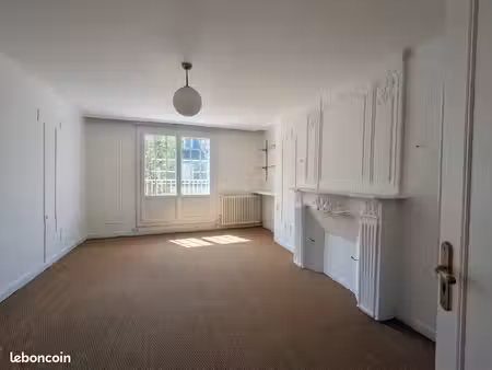 appartement t3 en duplex – 75 m² – hyper-centre pontorson
